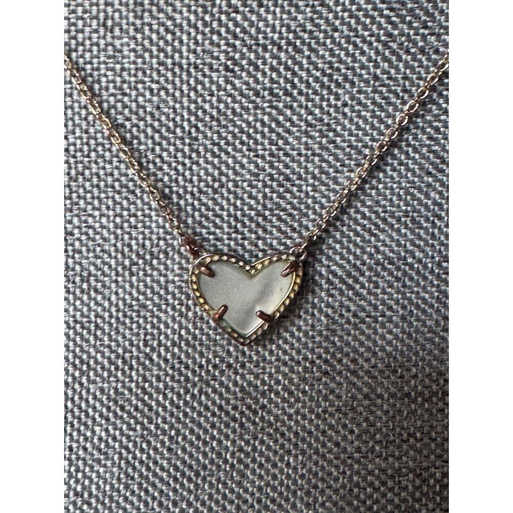 Kendra Scott Ari Heart Pendant Necklace in Gold Ivory Mother of Pearl - Picture 2 of 5
